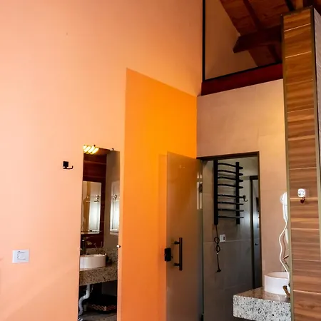 Chale Canto Do Galo 2 - Hidro Da Jacuzzi, Lareira Ecologica, Cozinha Completa, Wi-Fi 80Mbps, Proximo A Comercio Local E Relaxando Ao Som Do Riacho Goncalves Exterior photo