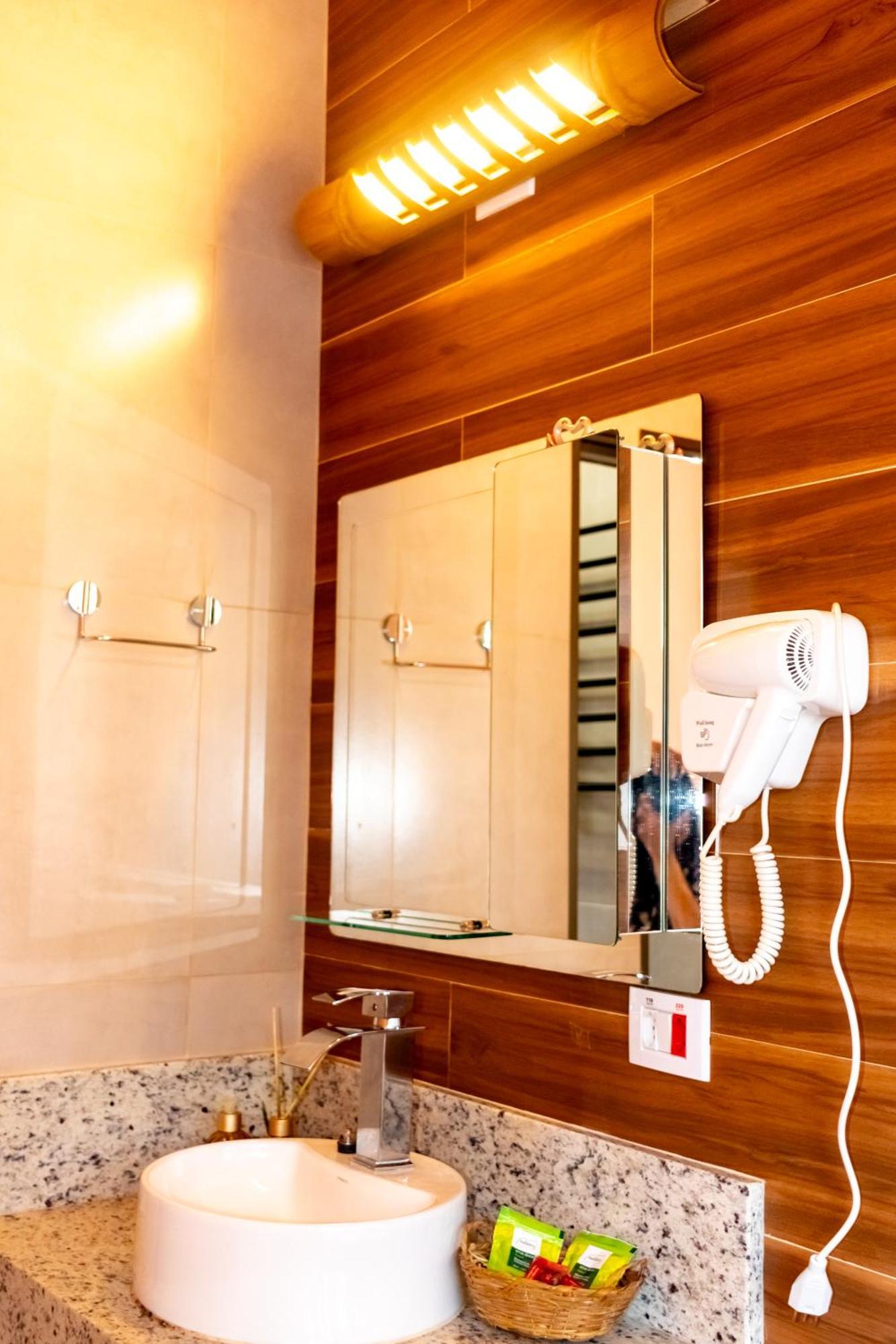 Chale Canto Do Galo 2 - Hidro Da Jacuzzi, Lareira Ecologica, Cozinha Completa, Wi-fi 80mbps, Proximo A Comercio Local E Relaxando Ao Som Do Riacho Goncalves