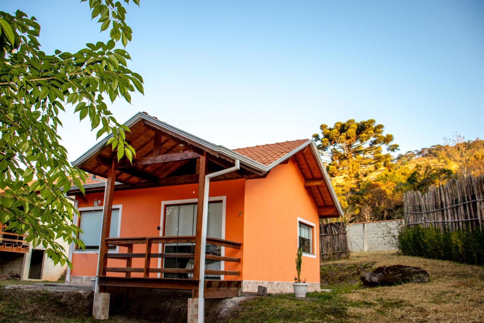 Chale Canto Do Galo 2 - Hidro Da Jacuzzi, Lareira Ecologica, Cozinha Completa, Wi-fi 80mbps, Proximo A Comercio Local E Relaxando Ao Som Do Riacho Holiday home *