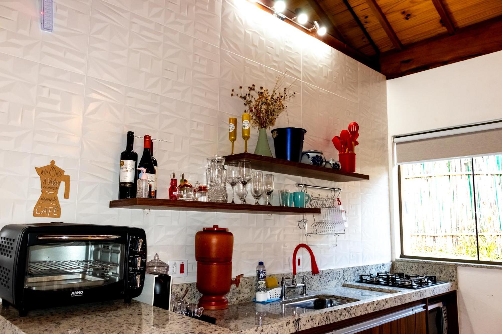 Holiday home Chale Canto Do Galo 2 - Hidro Da Jacuzzi, Lareira Ecologica, Cozinha Completa, Wi-fi 80mbps, Proximo A Comercio Local E Relaxando Ao Som Do Riacho *