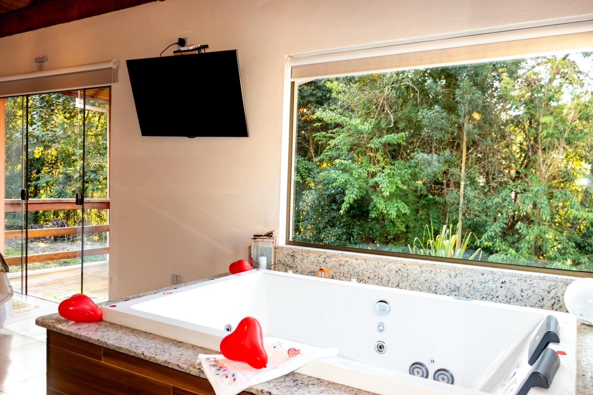 Holiday home Chale Canto Do Galo 2 - Hidro Da Jacuzzi, Lareira Ecologica, Cozinha Completa, Wi-fi 80mbps, Proximo A Comercio Local E Relaxando Ao Som Do Riacho