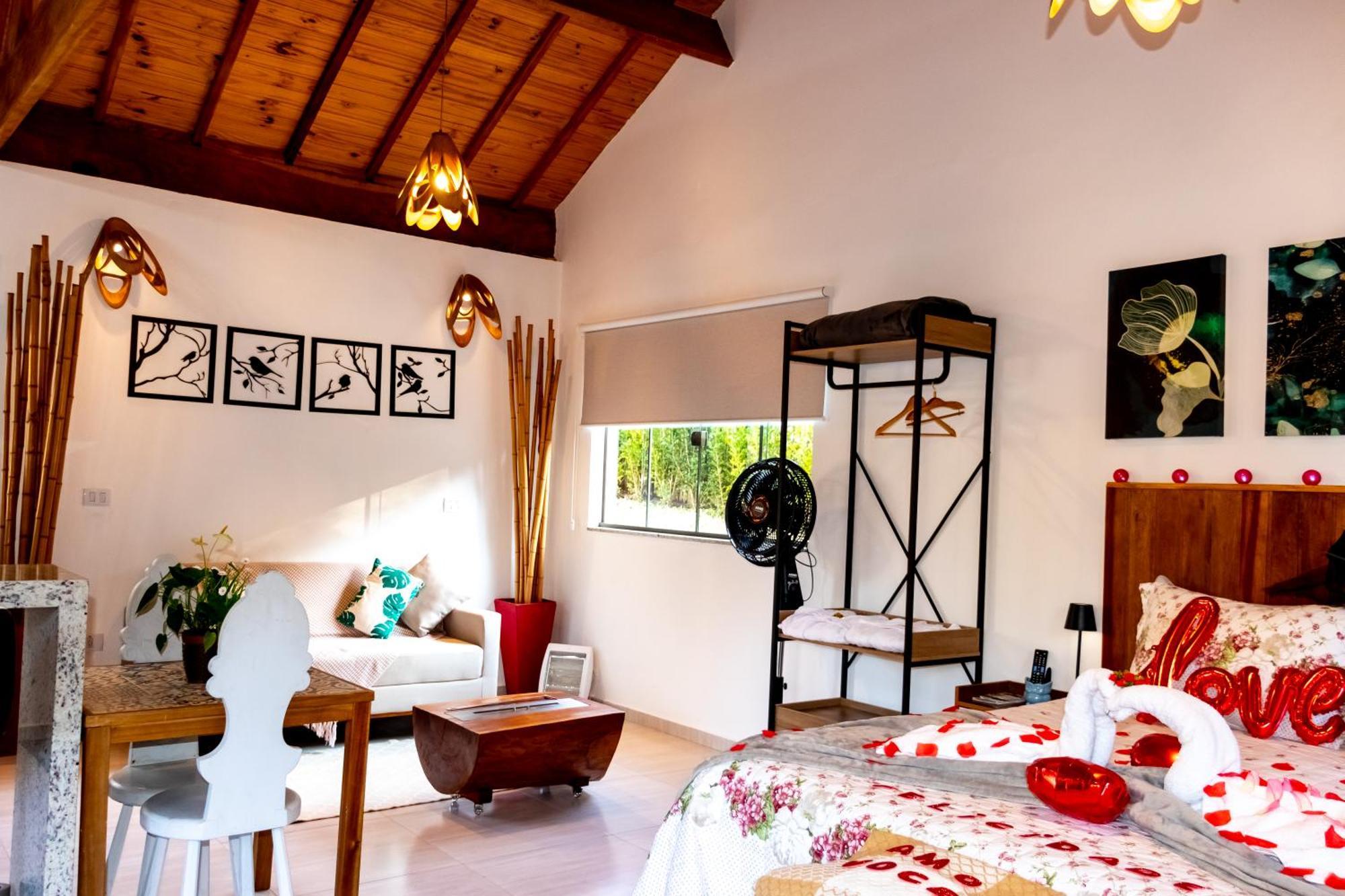 Chale Canto Do Galo 2 - Hidro Da Jacuzzi, Lareira Ecologica, Cozinha Completa, Wi-fi 80mbps, Proximo A Comercio Local E Relaxando Ao Som Do Riacho Holiday home Goncalves