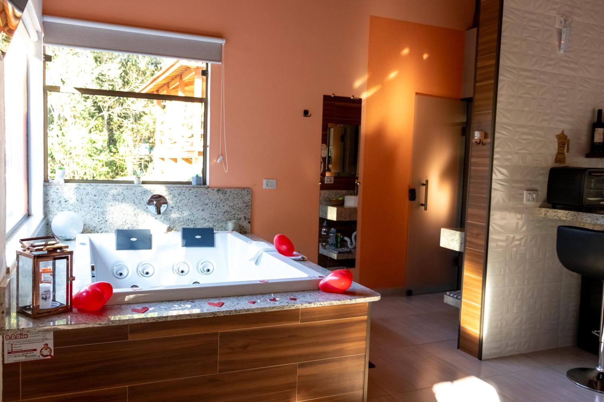 Chale Canto Do Galo 2 - Hidro Da Jacuzzi, Lareira Ecologica, Cozinha Completa, Wi-fi 80mbps, Proximo A Comercio Local E Relaxando Ao Som Do Riacho Holiday home *