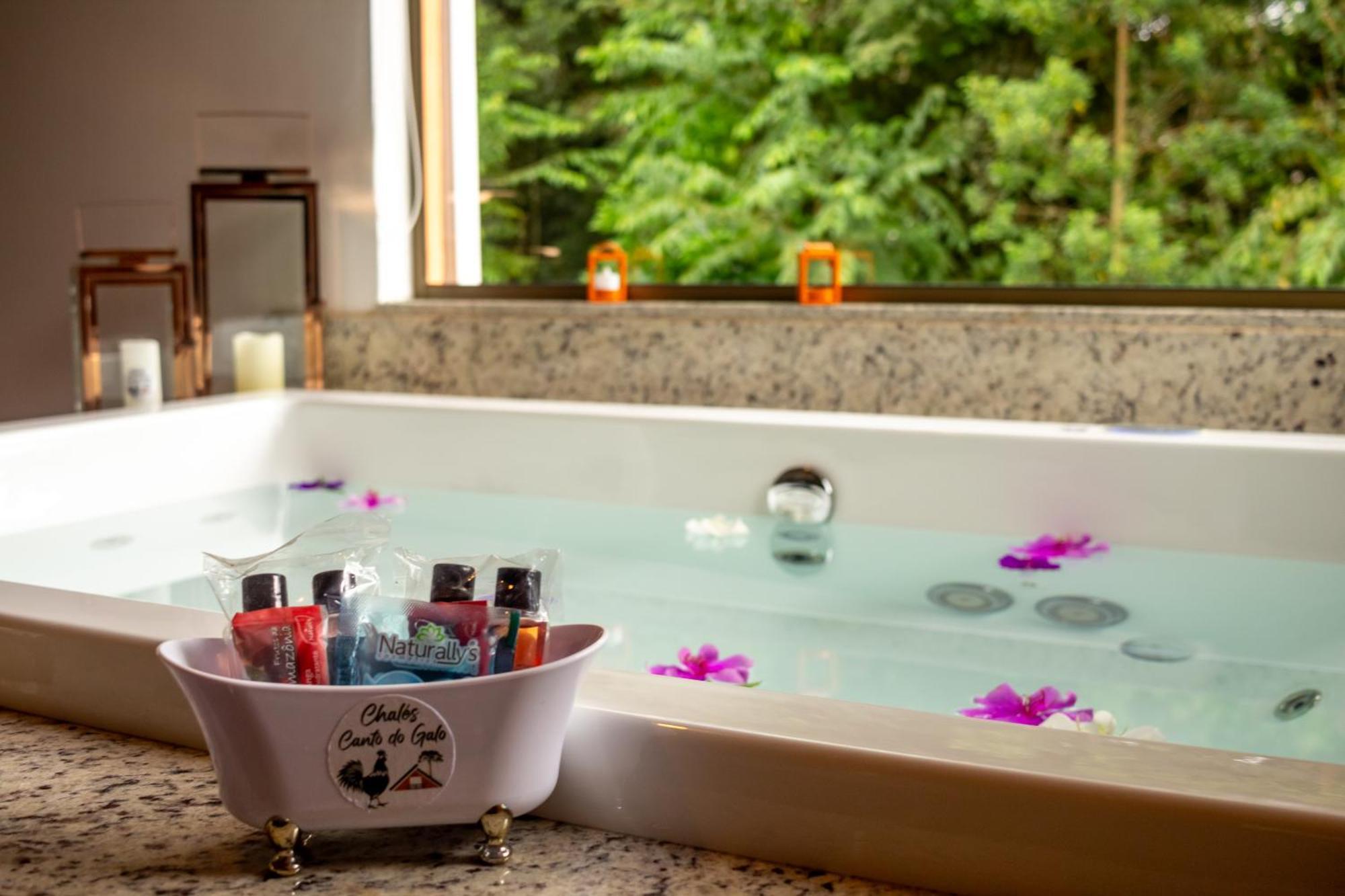 Holiday home Chale Canto Do Galo 2 - Hidro Da Jacuzzi, Lareira Ecologica, Cozinha Completa, Wi-fi 80mbps, Proximo A Comercio Local E Relaxando Ao Som Do Riacho *